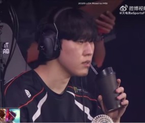 哭了！？网友发现第三局BP阶段Zeka疑似在抽泣